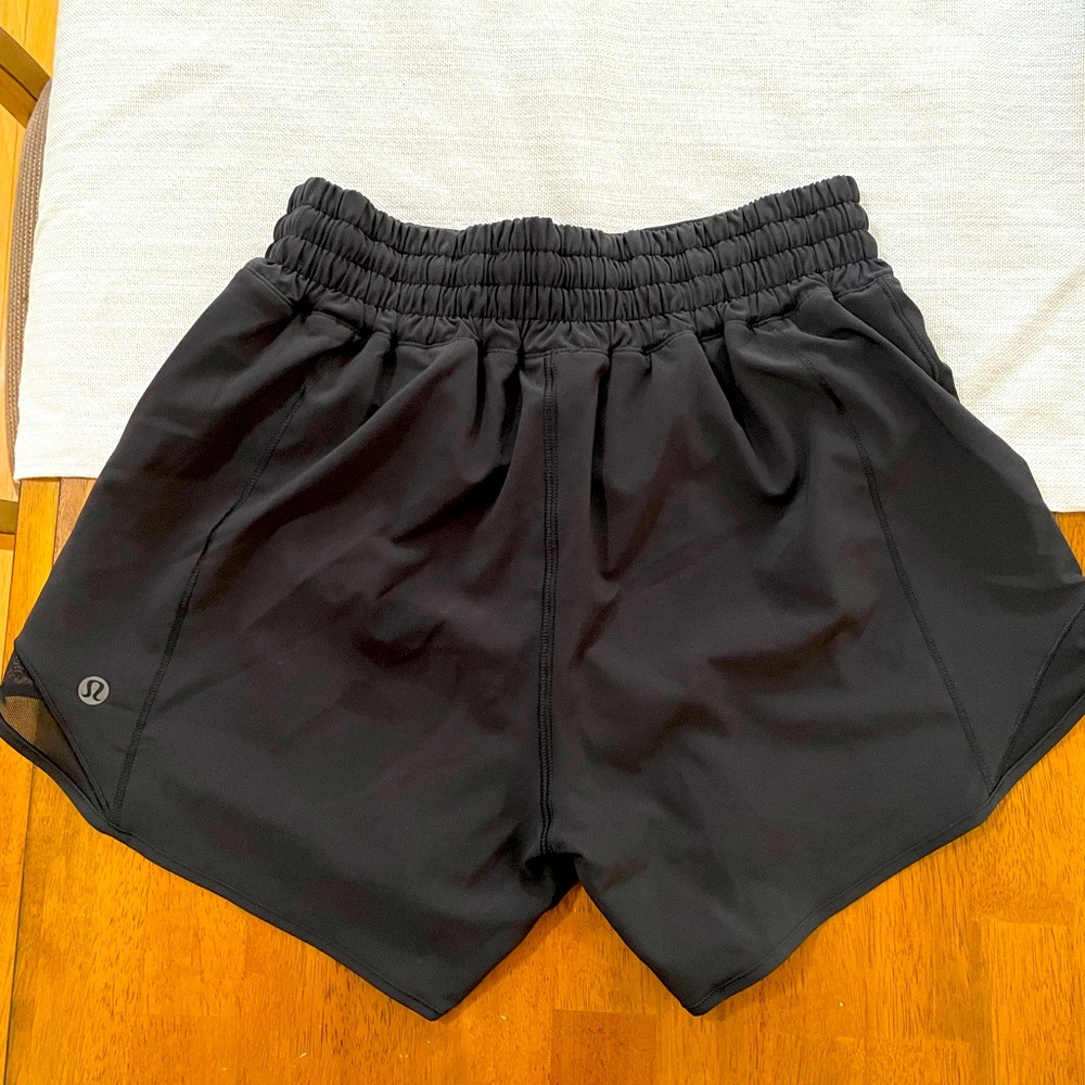NWOT Lululemon Hotty Hot High-Rise Lined Short 4” Black